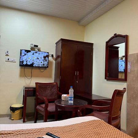 Hotel Gold Coast Mumbai Bagian luar foto