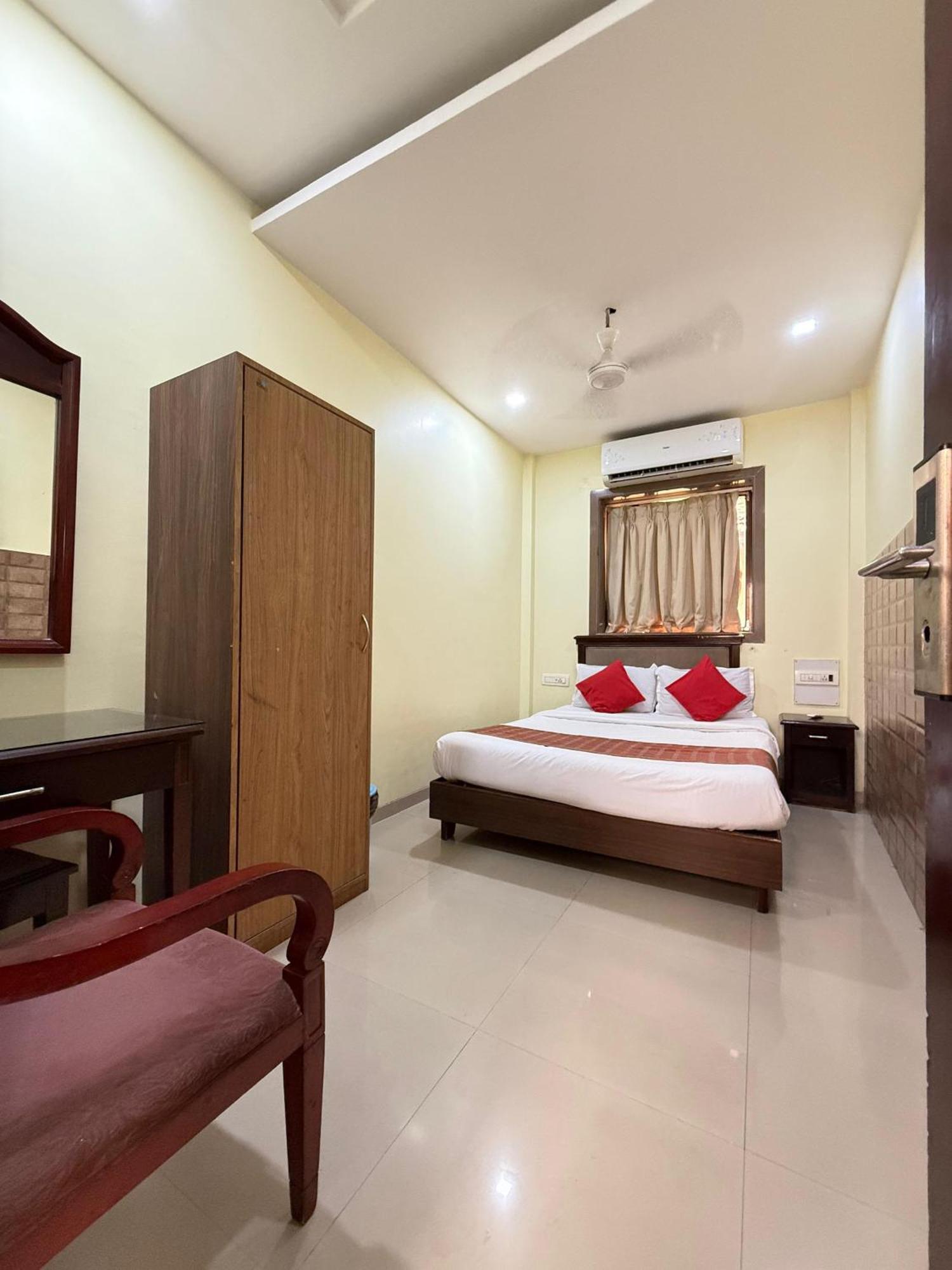 Hotel Gold Coast Mumbai Bagian luar foto