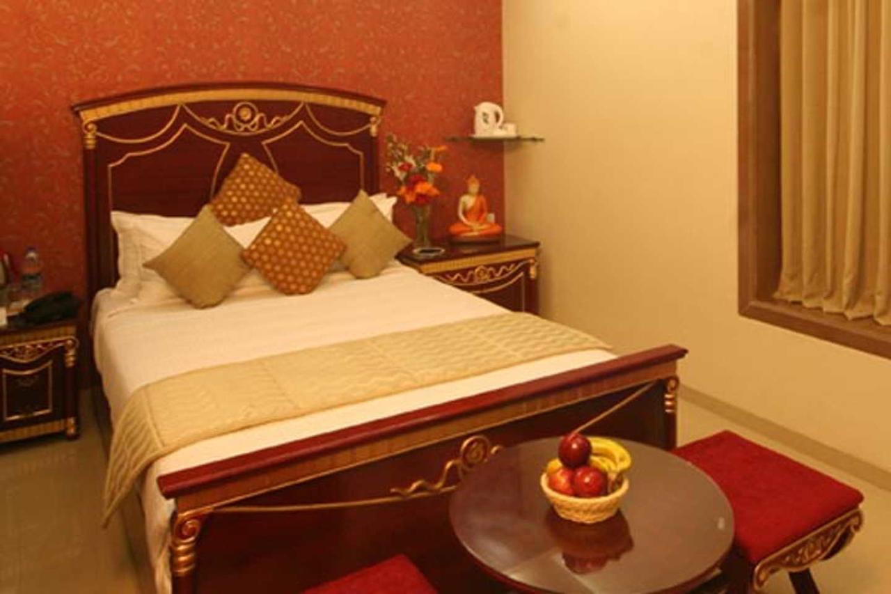Hotel Gold Coast Mumbai Bagian luar foto