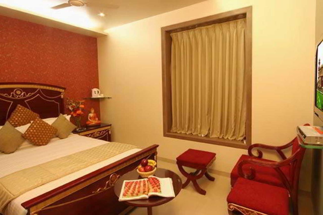 Hotel Gold Coast Mumbai Bagian luar foto