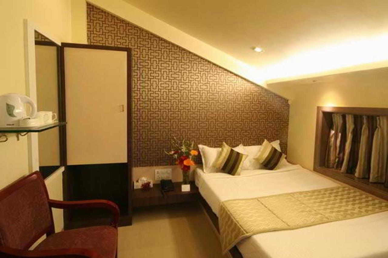Hotel Gold Coast Mumbai Bagian luar foto