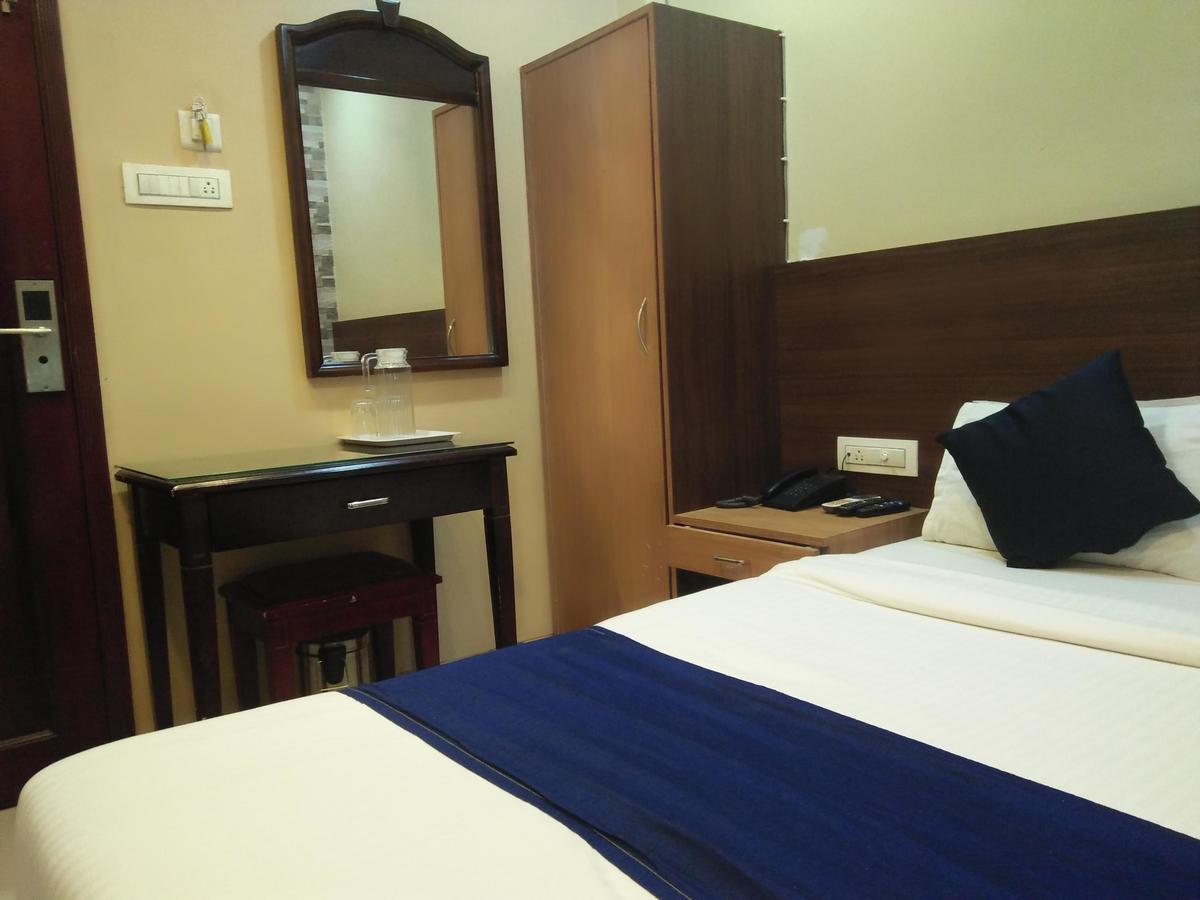 Hotel Gold Coast Mumbai Bagian luar foto