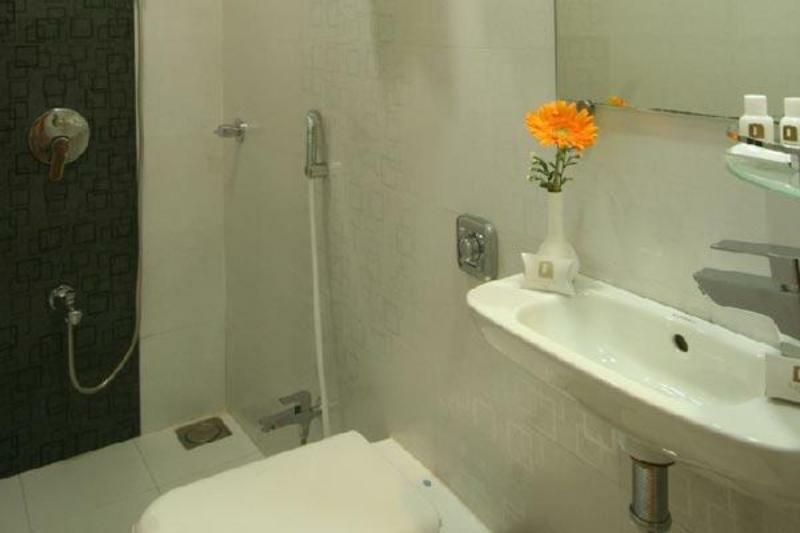 Hotel Gold Coast Mumbai Bagian luar foto