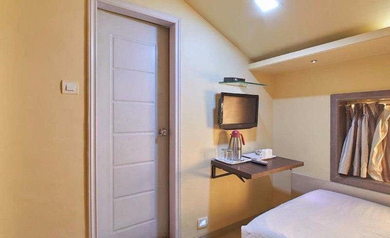 Hotel Gold Coast Mumbai Bagian luar foto