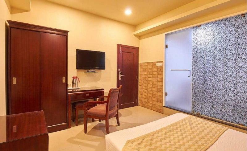 Hotel Gold Coast Mumbai Bagian luar foto