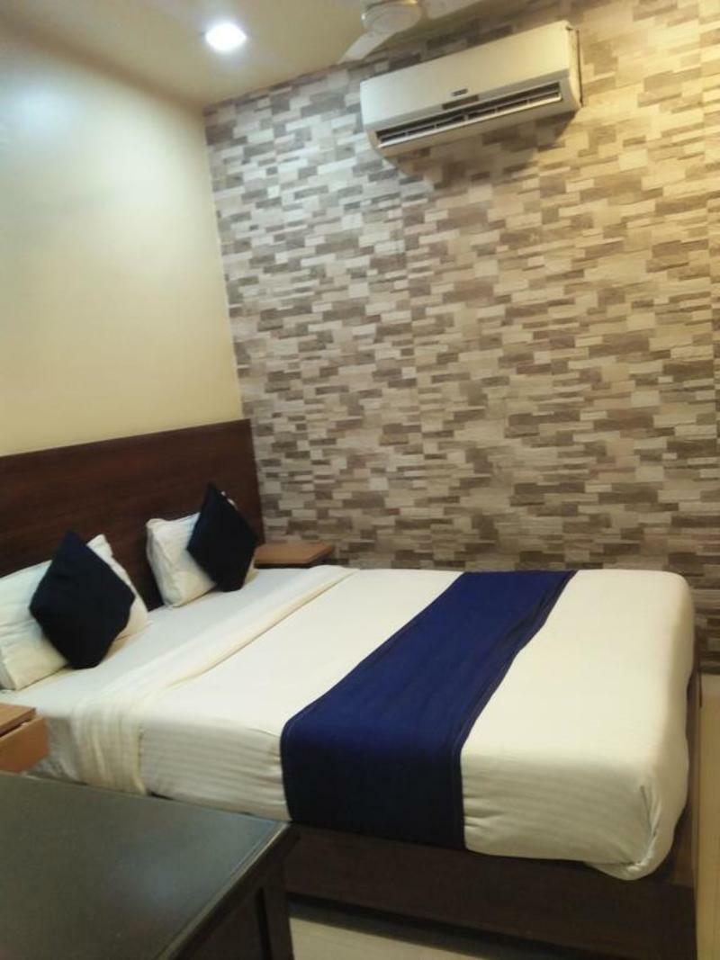 Hotel Gold Coast Mumbai Bagian luar foto
